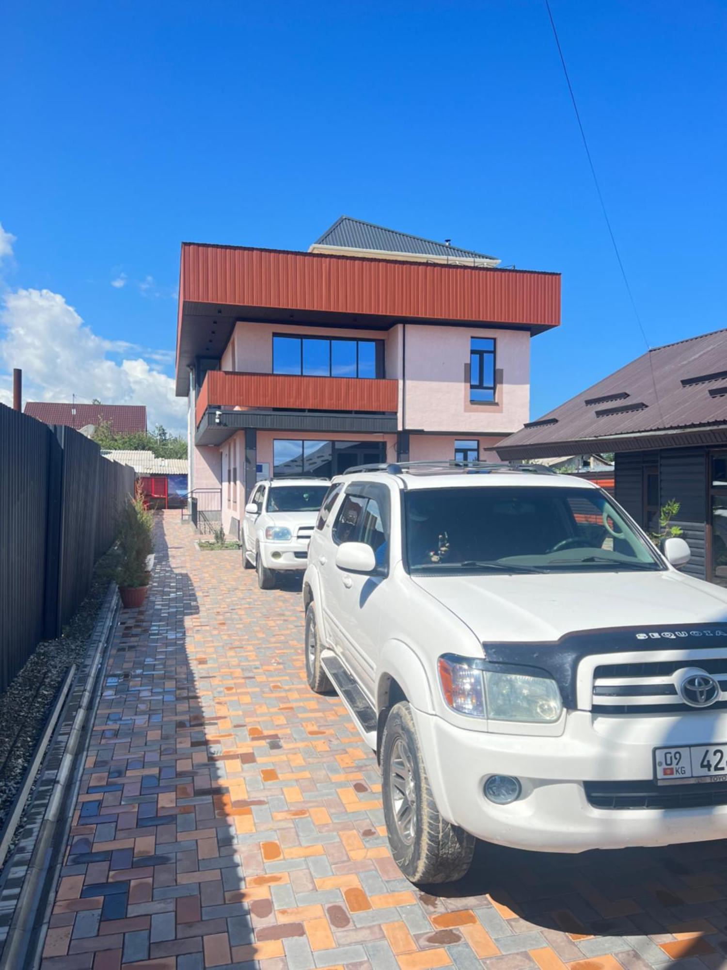 Mongu Hotel Karakol Exterior photo